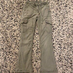 American Eagle Outfitters Khaki green boot Cut Cargo jeans size 00